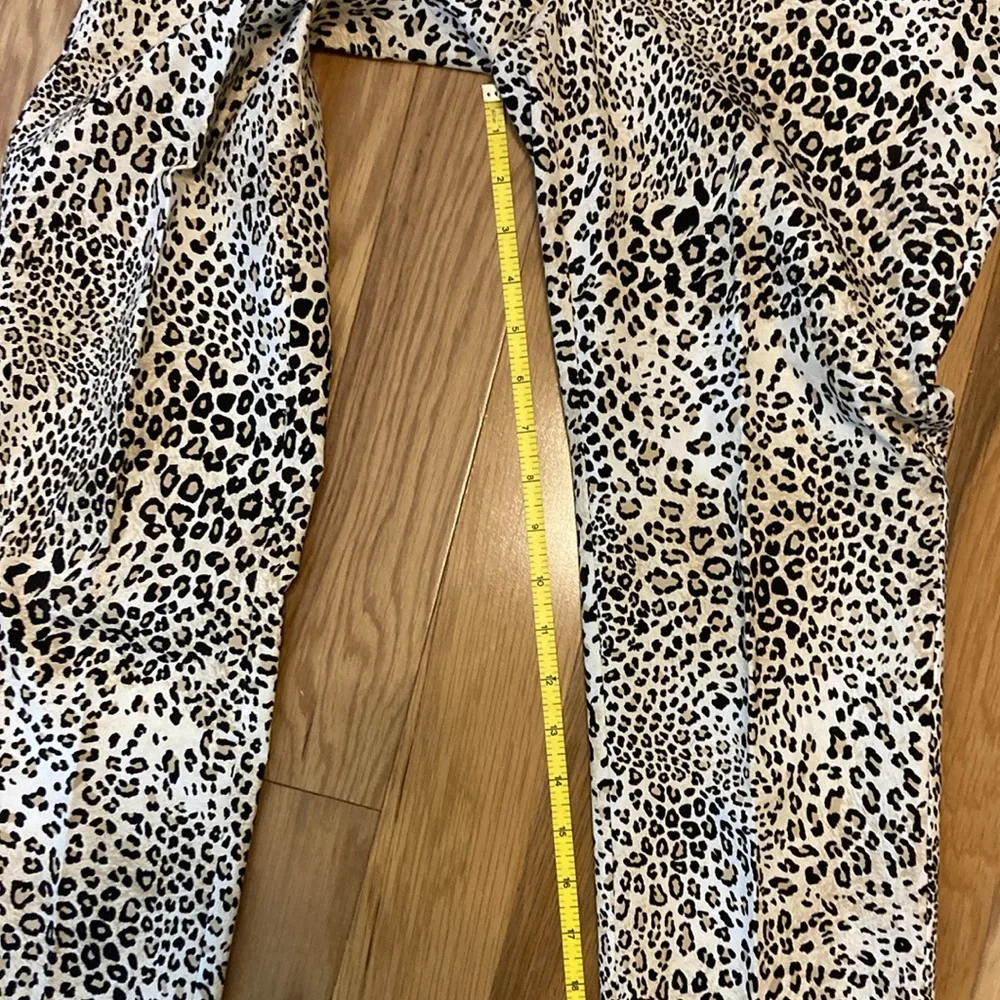 Chico’s Animal Print Slacks size 4 - Picture 7 of 10
